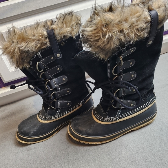 Sorel Shoes - Sorel Joan of Artic Boot - winter boot cold weather snow boot - Size 9